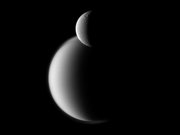Rėja ir Titanas. NASA nuotr.