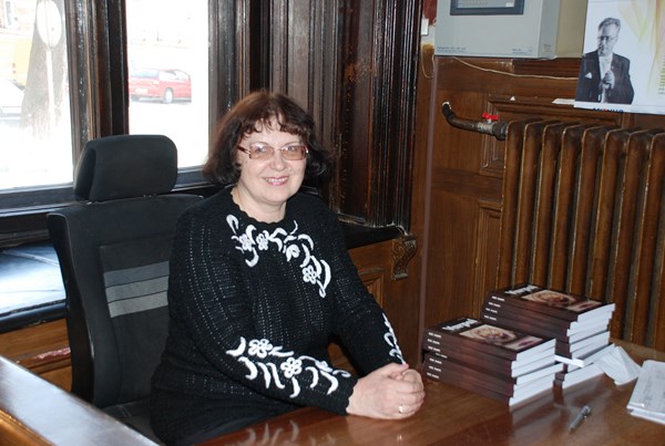 Silvija Peleckienė Lietuvos rašytojų sąjungos klube prieš prasidedant „Varpų“ vakarui. 2009 m. balandžio 23 d. S. ir L. Peleckių archyvo nuotr.