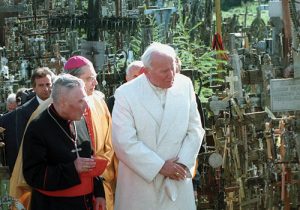 Jonas Paulius II Lietuvoje, Kryžių kalne. www.piligrimukelias.lt nuotr.